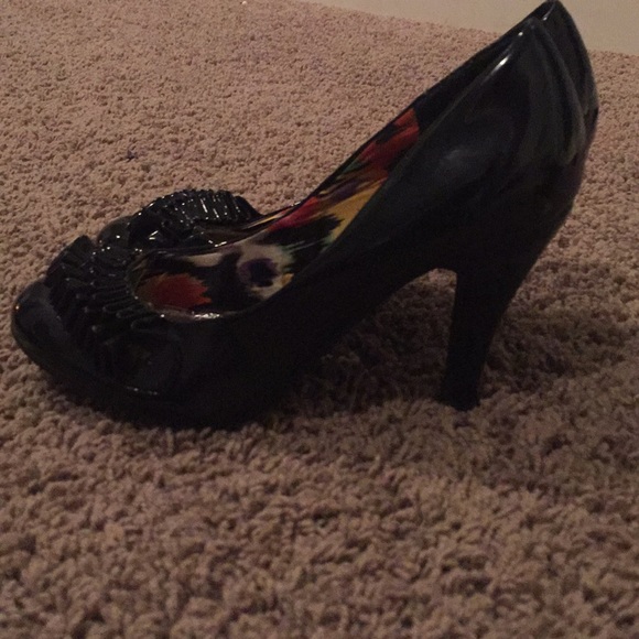 *FINAL PRICE*Black heels - Picture 2 of 2